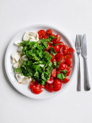 Caprese met tomaten, basilicum en mozzarella